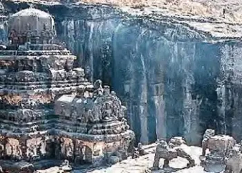 Neither train, nor cutter - how the grand Kailash temple of Ellora was built