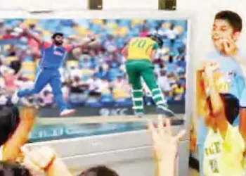 Watching sports on TV is also effective in weight loss