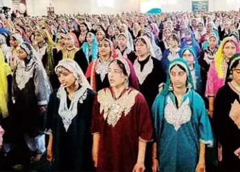 World record: 10000 girls performed Kashmiri folk dance