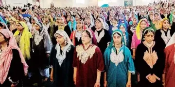 World record: 10000 girls performed Kashmiri folk dance