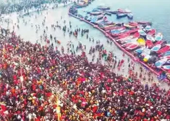 महाकुंभ का शुभारंभ : डेढ़ करोड़ श्रद्धालुओं ने किया संगम स्नान