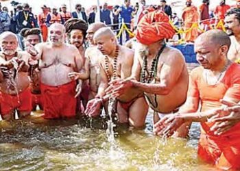 Shah took a dip in Sangam with Yogi