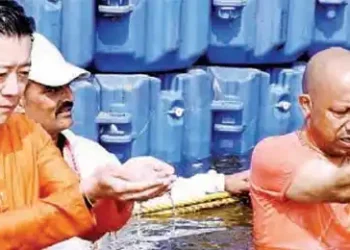 Bhutan King took a dip in Sangam, saw Akshayavat