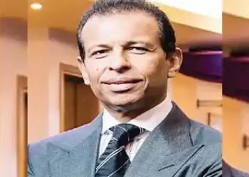 Once he used to sell fruits on the roadside, now he is the owner of wealth worth billions