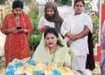 Unique mission in Sonbhadra, free sanitary pads will be given on bringing plastic