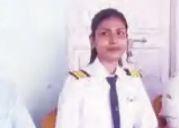 Amidst financial hardships and social opposition, she became the first woman pilot of the area