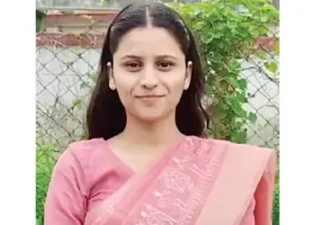 सामाजिक पाबंदियों से हार नहीं मानी, डिप्टी कलेक्टर बनीं मोना
