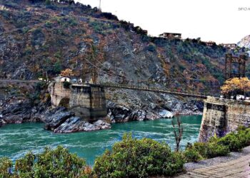 Old_Bridge_over_river_Chenab_at_Ramban