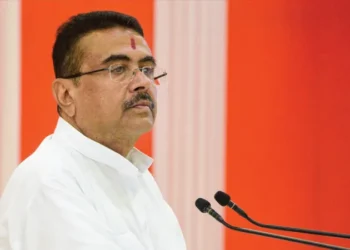 पश्चिम बंगाल विधानसभा ने सार्वजनिक सुरक्षा एवं असामाजिक गतिविधि नियंत्रण विधेयक 2026 पारित किया। कानून के तहत 12 माह तक हिरासत और संपत्ति जब्ती का प्रावधान है।