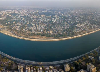 The-Sabarmati-riverfront-in-Ahmedabad,-Gujarat