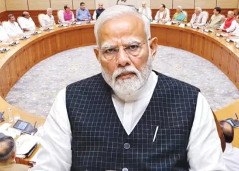 मोदी कैबिनेट से बाहर हो सकते हैं ये 6 मंत्री: 9 नए चेहरों के शामिल होने की सुगबुगाहट