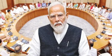 मोदी कैबिनेट से बाहर हो सकते हैं ये 6 मंत्री: 9 नए चेहरों के शामिल होने की सुगबुगाहट