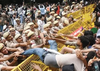 व्यवस्था में हो सुधार, अराजकता अस्वीकार्य