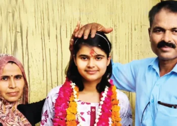पोस्टमैन की बेटी शिवानी चौधरी बनीं वायुसेना में फ्लाइंग ऑफिसर