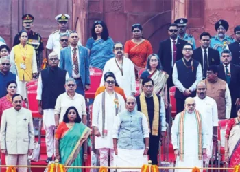 Vande Mataram 150 Years: लाल किले पर पहली बार पूरा राष्ट्रगीत, 21 तोपों की सलामी और पुष्पवर्षा