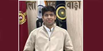 21 साल की उम्र में पहले प्रयास में बने IAS, IIT दिल्ली से अभिषेक मीणा की सफलता की कहानी