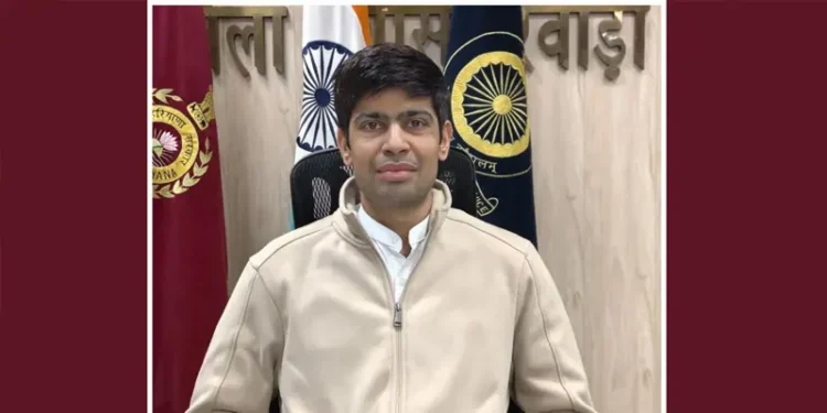 21 साल की उम्र में पहले प्रयास में बने IAS, IIT दिल्ली से अभिषेक मीणा की सफलता की कहानी