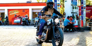 E20 पेट्रोल पर बढ़ी बहस: महंगे प्रीमियम पेट्रोल की मांग क्यों बढ़ी, सरकार के सामने नई चुनौती