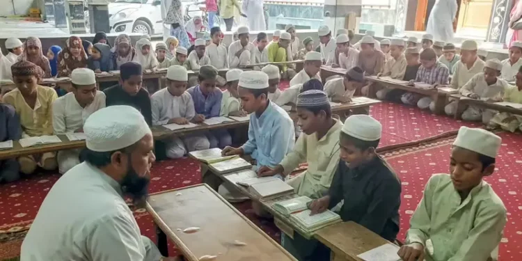 बिहार सरकार ने मांगा मदरसा शिक्षकों का ब्योरा