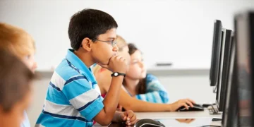 1 करोड़ युवाओं को AI ट्रेनिंग देगी सरकार, जानिए कैसे मिलेगा प्रशिक्षण और किसे होगा फायदा