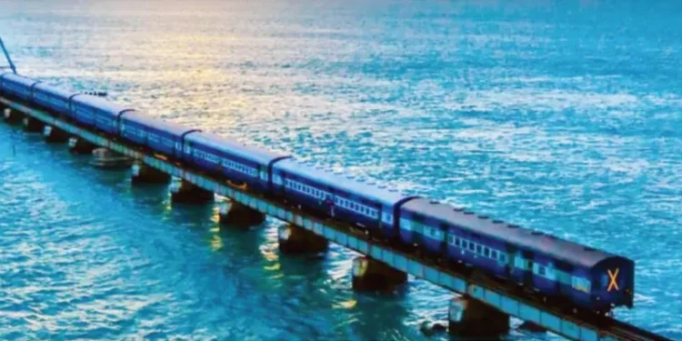 हरे-भरे जंगल और झरने: वो ट्रेनें जहां घंटों खिड़की पर थमती है नजर