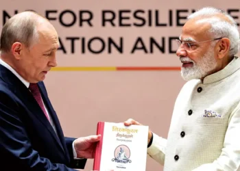पीएम मोदी पुतिन तिरुक्कुरल पुस्तक