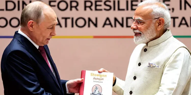 पीएम मोदी पुतिन तिरुक्कुरल पुस्तक