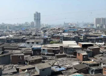 मुंबई से खत्म होगा झुग्गियों का नामो निशान: सीएम