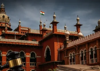 मद्रास हाई कोर्ट एमबीबीएस छात्रा फीस मामला