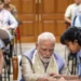 पीएम मोदी ने बच्चों संग मनाया रक्षाबंधन, बच्ची का प्यार हुआ वायरल