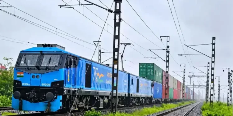 डबल-स्टैक लॉन्ग-हॉल कंटेनर ट्रेन
