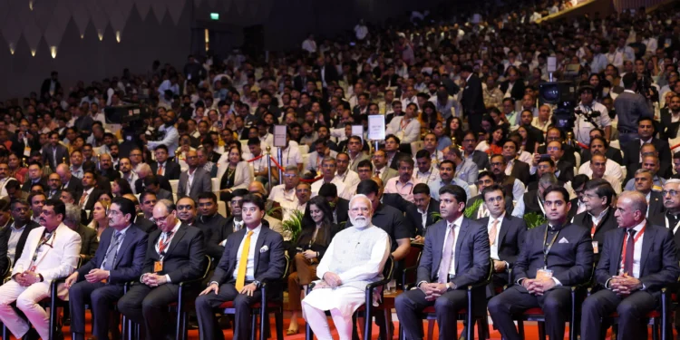 यशोभूमि, नई दिल्ली में 10वें इंडिया मोबाइल कांग्रेस के उद्घाटन पर प्रधानमंत्री नरेंद्र मोदी, 8 अक्टूबर 2026। श्रेय : पीएमओ (pmindia.gov.in)