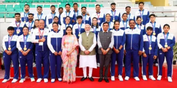 एशियाई खेलों के भारतीय दल के साथ प्रधानमंत्री, नई दिल्ली, 15 अक्टूबर 2026 · श्रेय : फोटो : पीआईबी