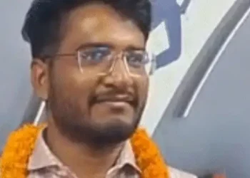 सिलाई मशीन की खट-खट से एसडीएम कुर्सी तक महेंद्र भाटी ने रच दिया इतिहास