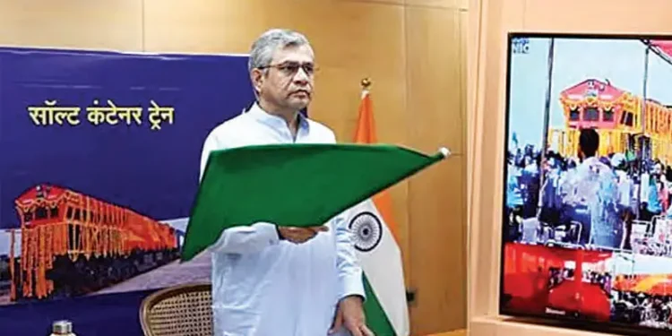 नमक के लिए रेलवे ने बनाया खास स्टेनलेस स्टील कंटेनर