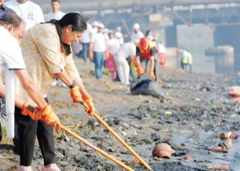 यमुना को स्वच्छ बनाने के लिए दिल्ली के 70 घाटों पर उतरे हजारों लोग